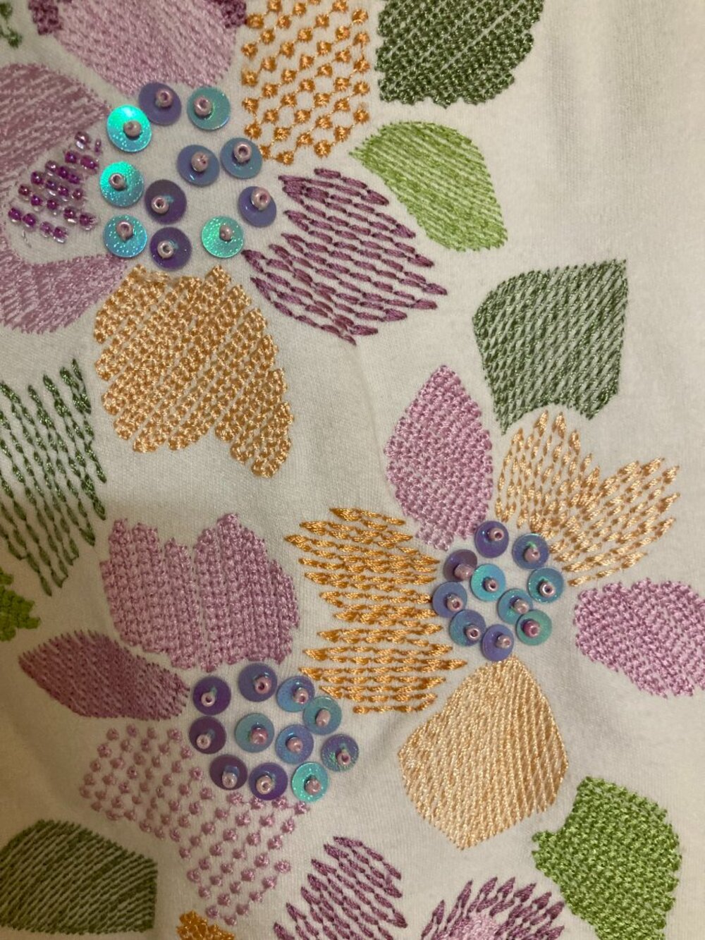 Decorated tee shirt - Picture 3 of 4